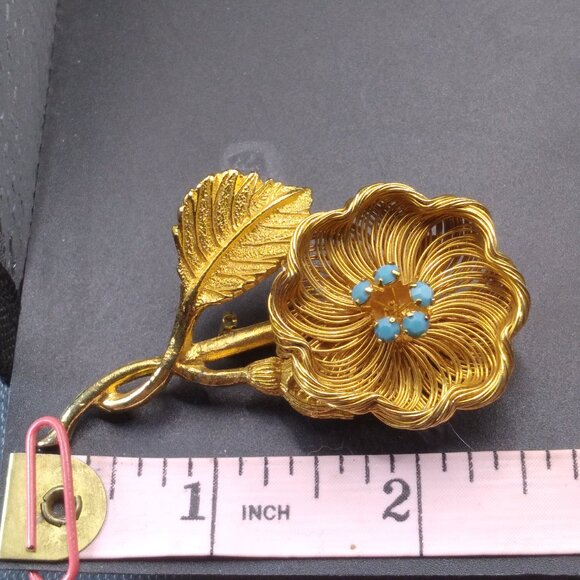 Vintage Gold tone Flower brooch with Turquoise stones - Picture 4 of 4